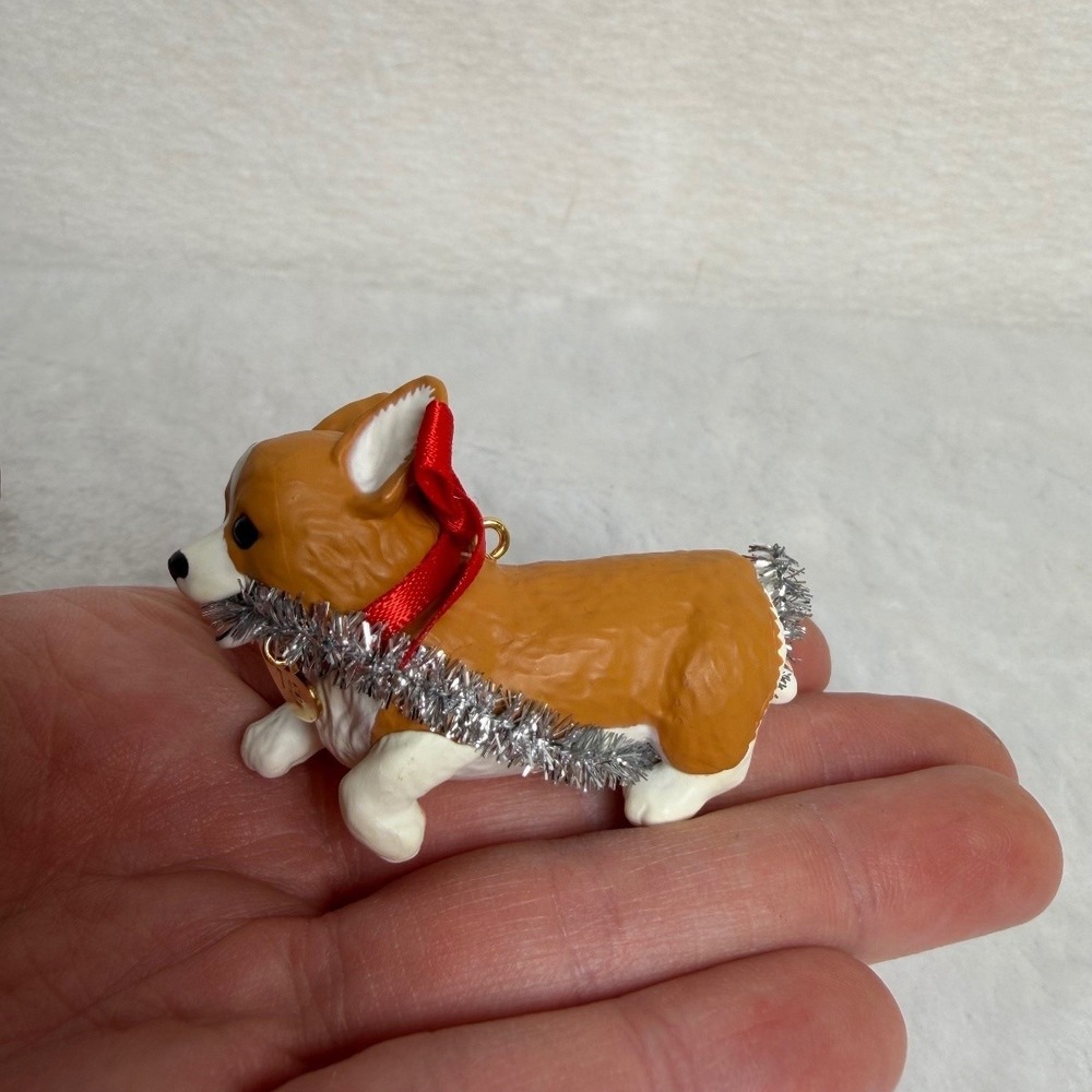 Hallmark Keepsake Welsh Corgi Puppy Love 2018 Christmas Ornament QX9346 - Picture 4 of 10